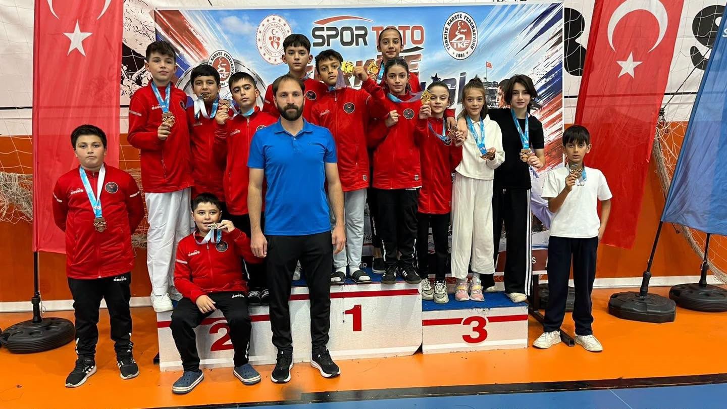 erzincanli-karatecilerden-turkiye-yildizlar-ligi-nde-13-madalya