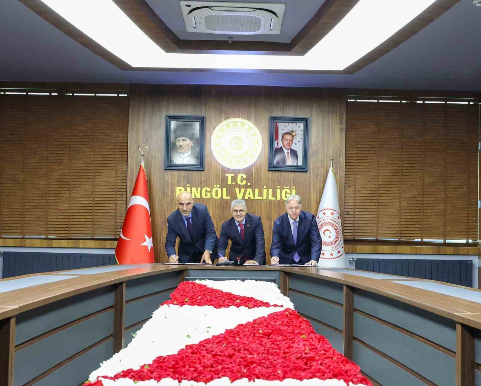 hayirsever-is-adamindan-ortaokula-27-milyon-tl-lik-spor-salonu