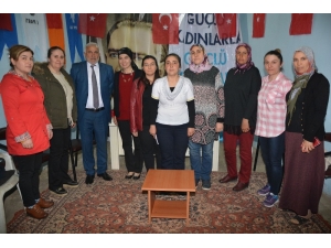 Seçimleri Kazanırlarsa Kasabayı Kadınlar Yönetecek