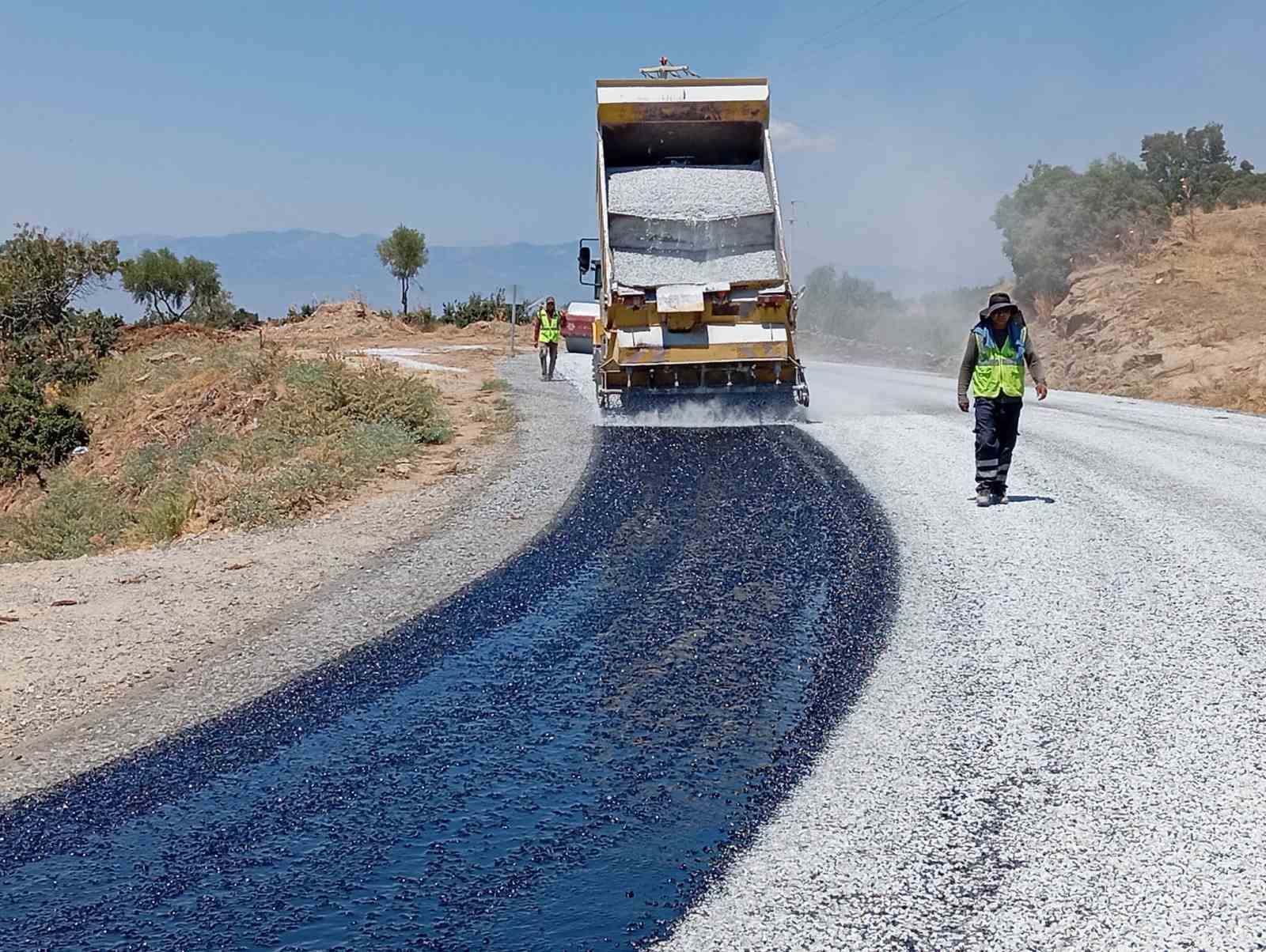 aydin-in-17-ilcesinde-yol-calismalari-suruyor