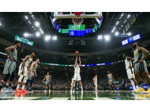 Ersan’lı Milwaukee, Evinde Indiana’yı Mağlup Etti