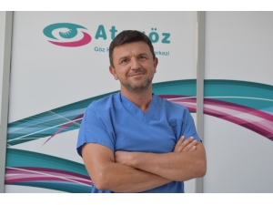 İddialara Göre Yapılan Aşı Bebeklikten Gözünü Kör Etti, Şimdi Protezle Mutlu