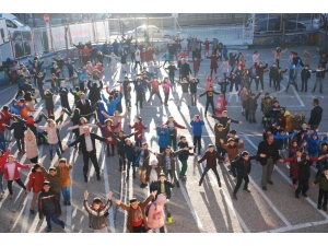 Tokat’ta 72 Bin Öğrenci Aynı Saatte Spor Yapıyor