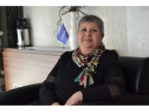 Her Şeye Rağmen Mutlu Olarak Kanseri Yenmek İstiyor