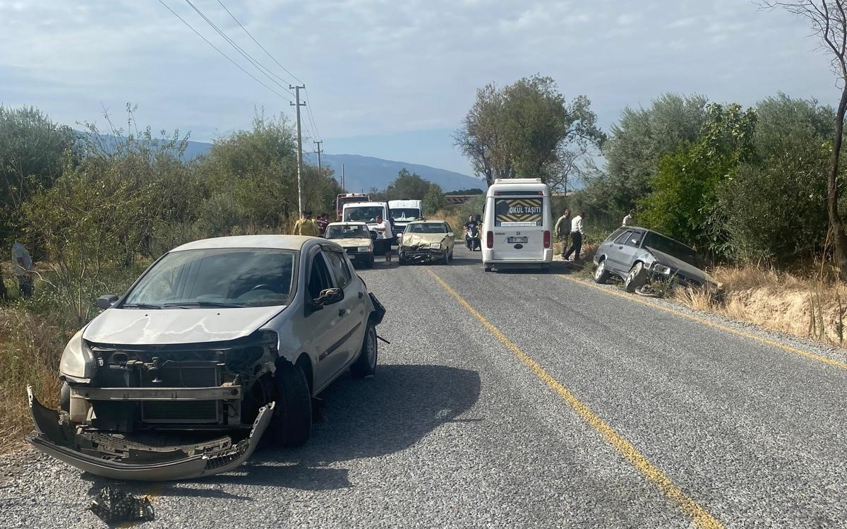 bozdogan-da-zincirleme-trafik-kazasi-2-yarali