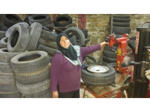 Eşine Yardım İçin Girdiği Lastik Tamirhanesinde 34 Yıldır Çalışıyor