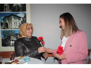 Bilecik’te Protokol Üyelerinin Eşleri Kadınlar Kününde Bir Araya Geldi