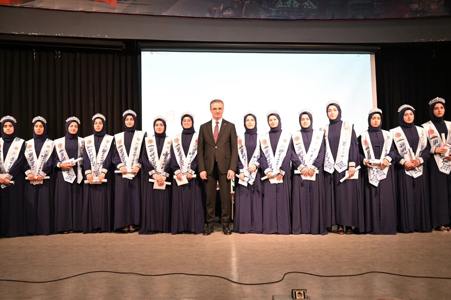 75-hafiz-ogrenci-icazet-belgesine-kavustu