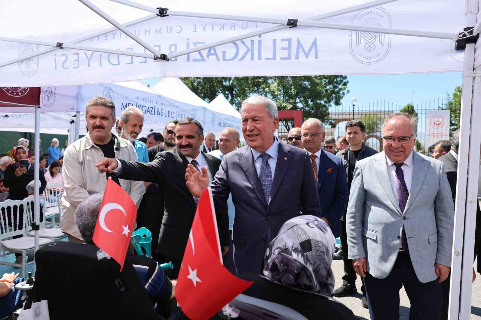 akulu-arac-ve-tekerlekli-sandalye-teslim-toreni-duzenlendi