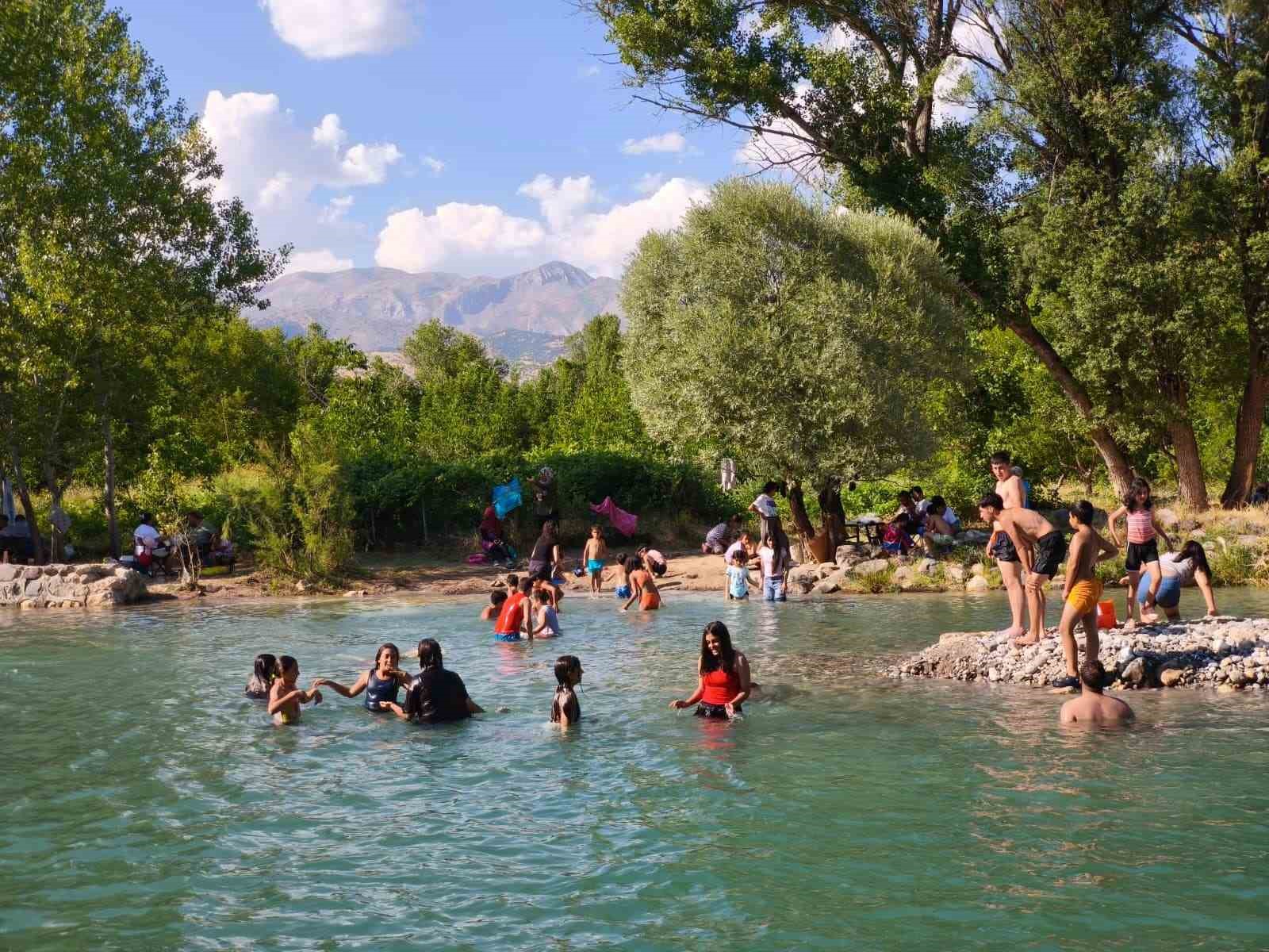 doganin-icinde-ucretsiz-tatil-tagar-cayi-unlu-tatil-beldelerini-aratmiyor