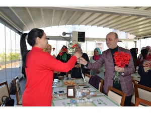 Başkan Öztürk 8 Mart Dünya Kadınlar Gününü Kutladı