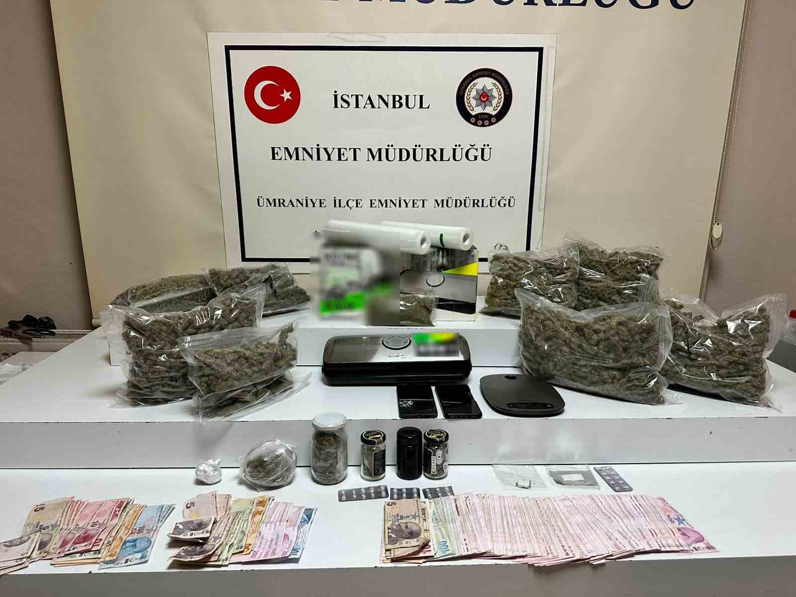 umraniye-de-zula-evi-operasyonu-4-kilo-uyusturucu-madde-ele-gecirildi