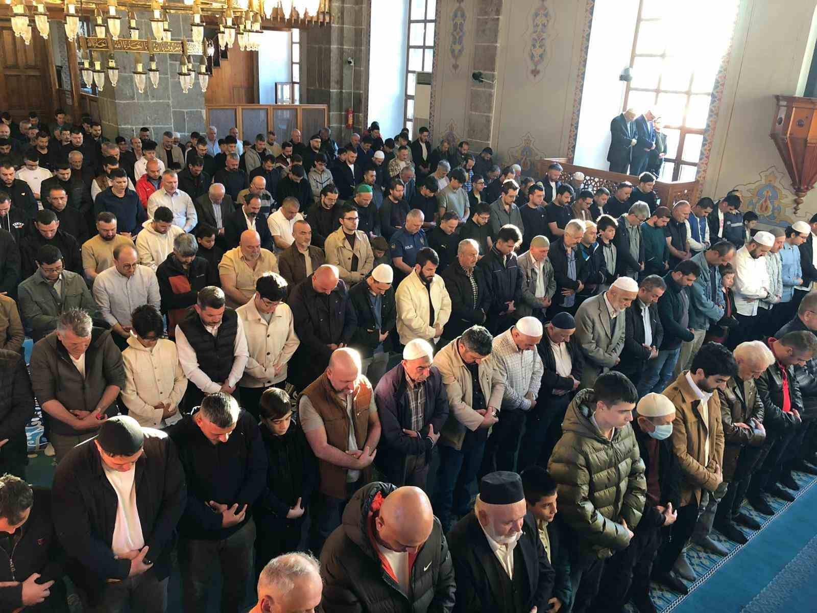 samsun-da-kurban-bayrami-namazi-kilindi