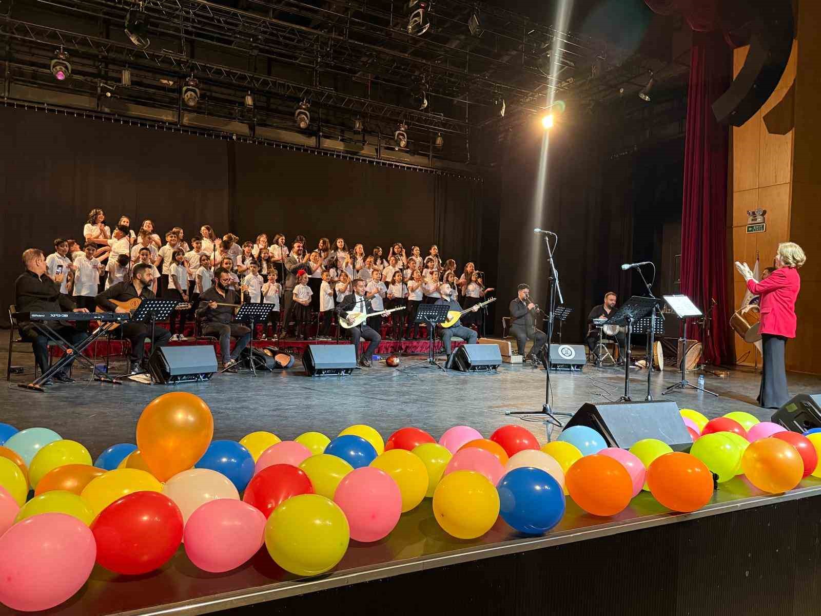 erzurum-da-turku-dolu-gece