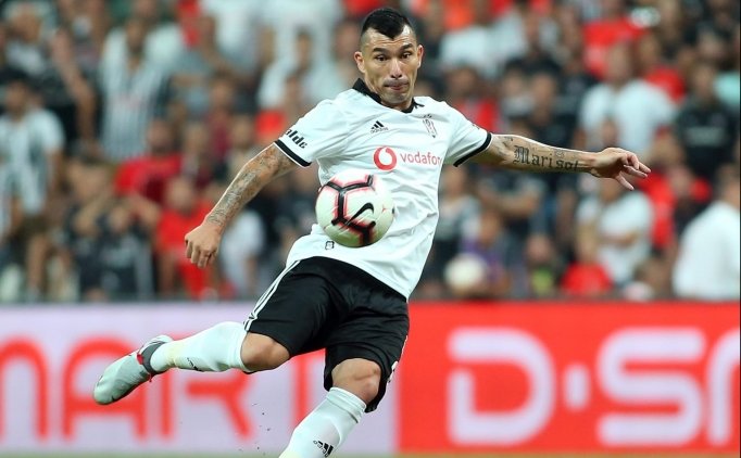 Beşiktaş'ta Dorukhan'ın Yerine Medel Geçiyor
