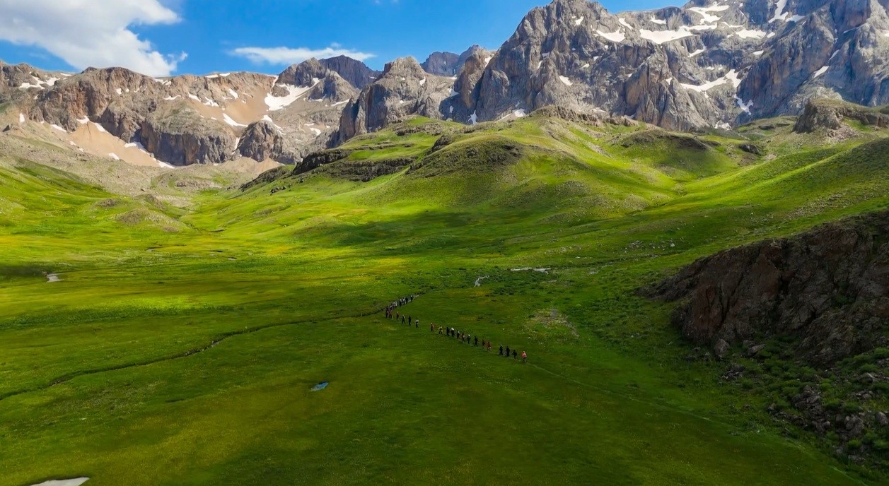erzincan-da-2-bin-500-rakimdaki-yayla-hayran-birakiyor