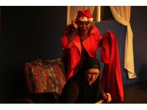 ’Kırık Askı’ Kuşadası’nda Seyirci İle Buluştu