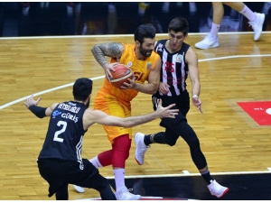 Galatasaray’da Göksenin Köksal 2 Hafta Yok