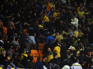 Fenerbahçe Tribünleri Karıştı