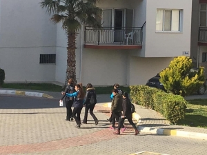 Kuşadası’nda Resmi Kıyafetle Seçim Çalışması Tartışması