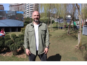 İstanbul’da Sıcak Havada Kar Festivali