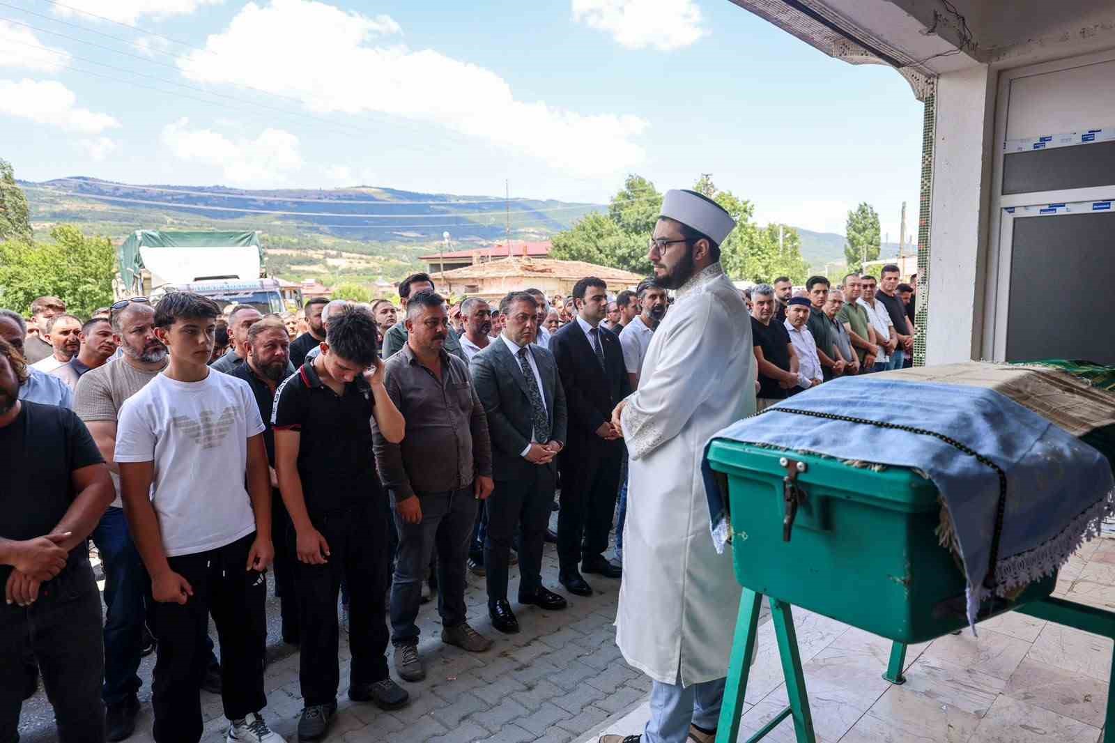 sevilen-muhtar-son-yolculuguna-ugurlandi