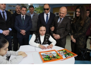 Görme Engellilere Masal Okutan Proje