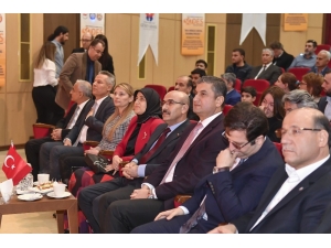 Vali Demirtaş, "Komşu Köyün Delisi"ni İzledi