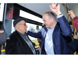 Başkan Adayı Özlü, Öğrenciler İle Türkü Söyledi