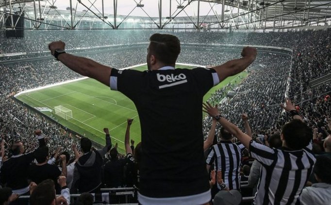 Beşiktaş'ta Şenol Güneş Ve Fikret Orman'a Tepki