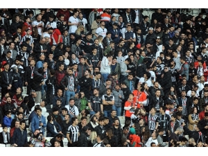 Şenol Güneş Islıklandı