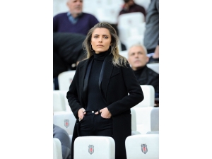 Karius’a Sevgili Desteği