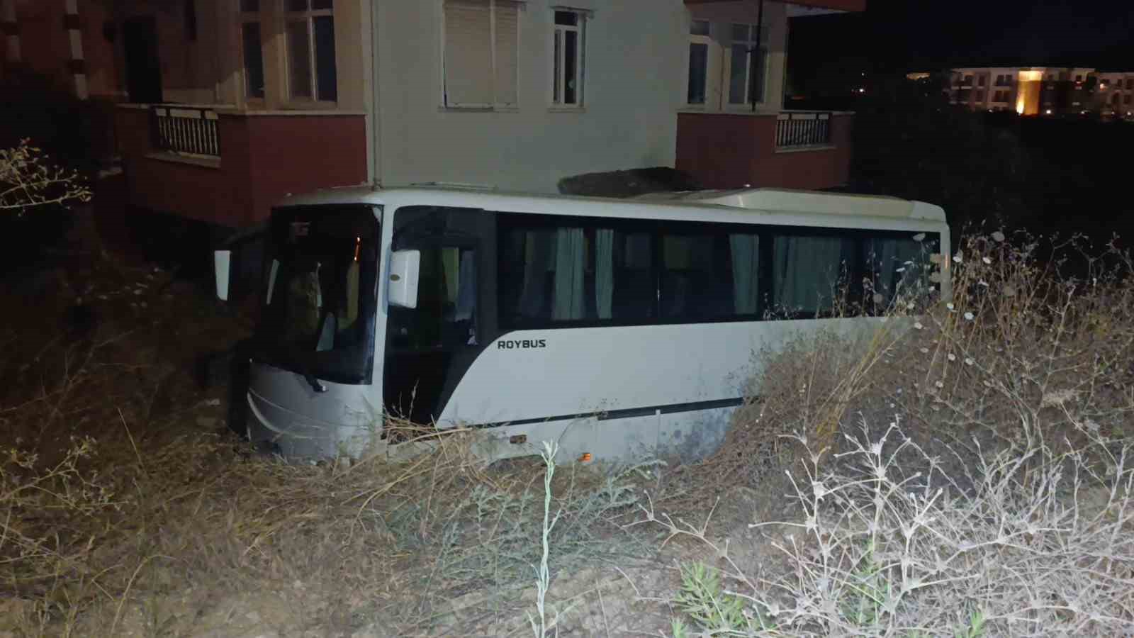 antalya-da-midibus-otomobille-carpisti-6-yarali