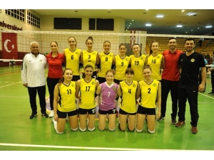 ’Sarı Melekler’ Final Etabına Yükseldi