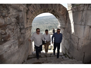 Vali Deniz, Aigai Antik Kentinde İncelemelerde Bulundu