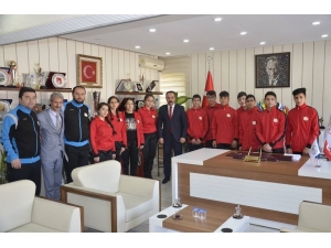 Başarılı Sporcular Anadolu Yıldızlar Ligi’ne Uğurlandı