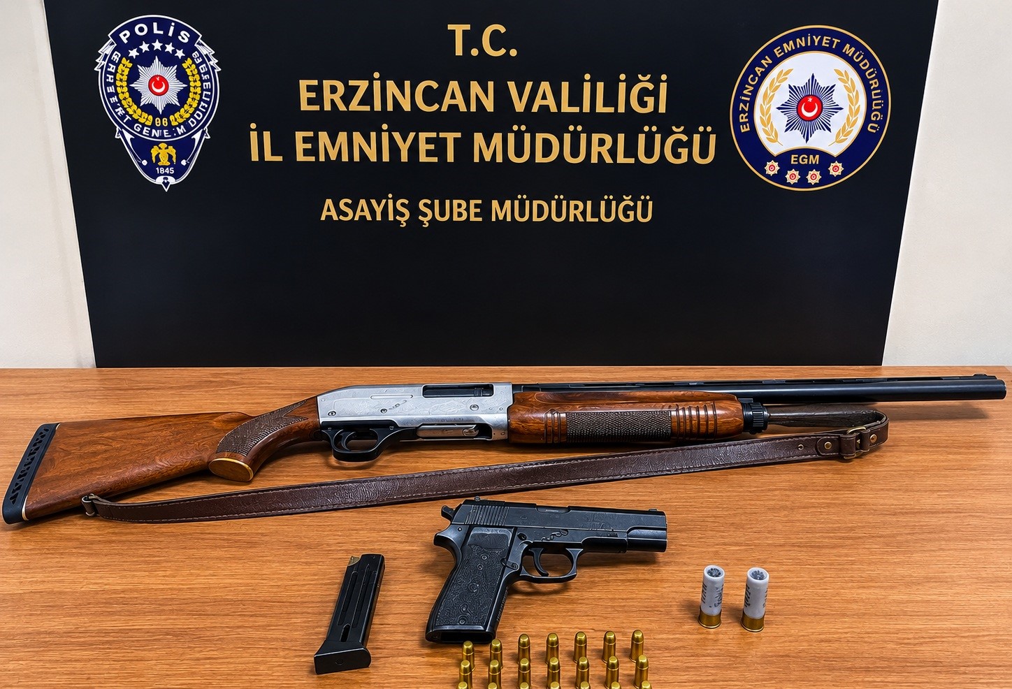erzincan-da-ruhsatsiz-tabanca-ve-tufek-ele-gecirildi