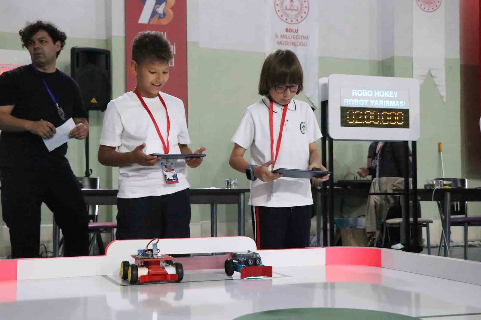 bolu-da-ogrenciler-tasarladiklari-mini-robotlarla-yaristi
