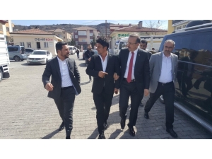 Seçen, Belediye Başkan Adayı Arı İle Galericiler Sitesi Esnaflarını Ziyaret Etti