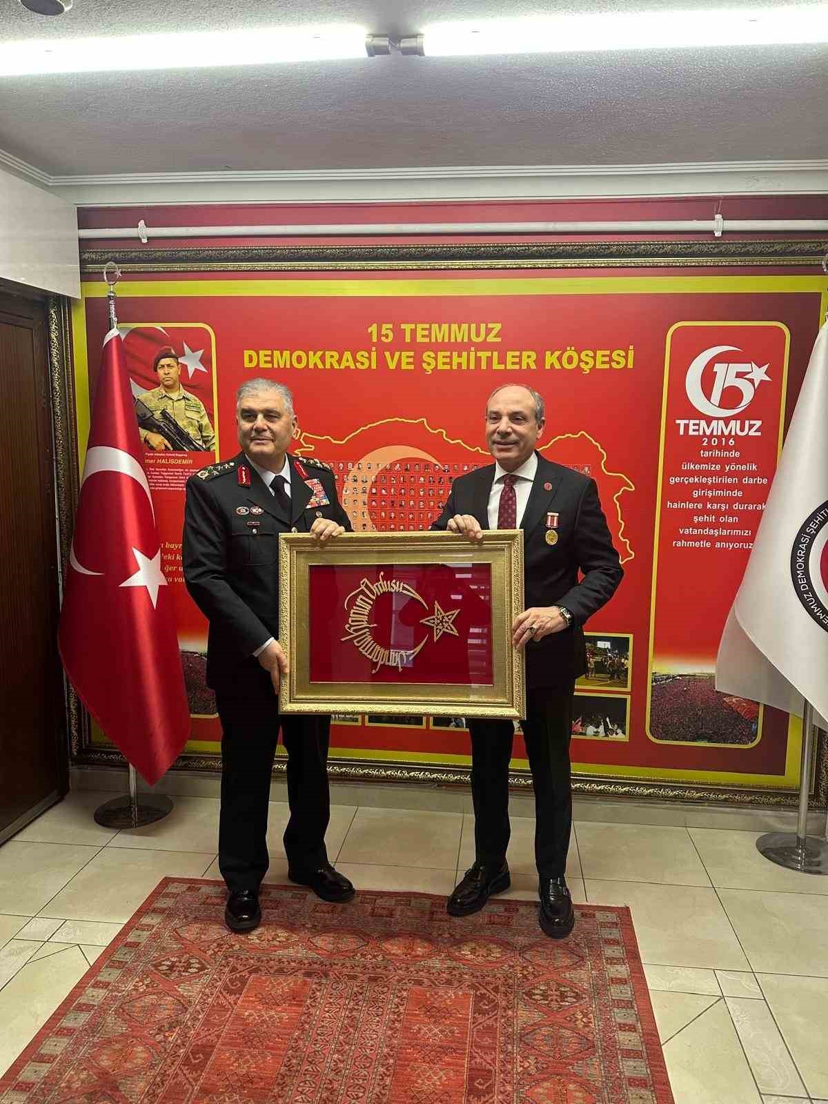 orgeneral-cardakci-dan-15-temmuz-demokrasi-sehitleri-gazileri-ve-teror-magdurlari-dernegine-ziyaret