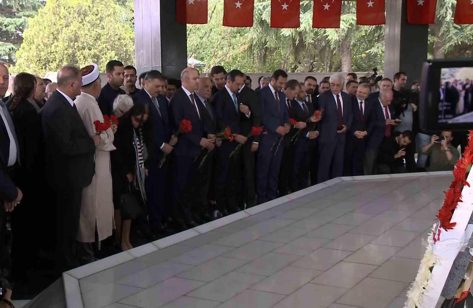adnan-menderes-ve-arkadaslari-vefatlarinin-65-inci-senesinde-kabirleri-basinda-anildi