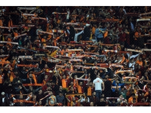 Galatasaray Tribünleri Bülent Korkmaz’ı Unutmadı