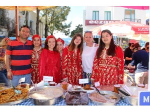 Halk Oyunları Yarışmasına Girecek Karya Çiçekleri İçin Kolları Sıvadılar