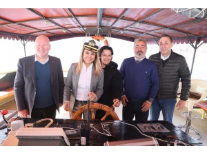 Ak Parti’li Başkan Adayının Yüzer Gezer Seçim Ofisi