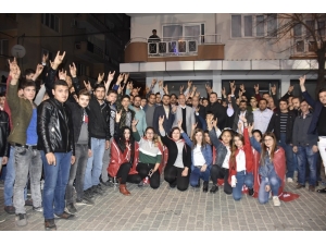 Başkan Kale, Gençlerin Desteğini Aldı