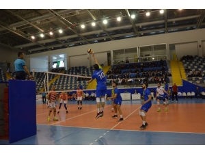 2.lig Erkekler Yarı Final Müsabakaları Heyecanı Sürüyor