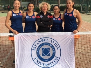 İaü’nün Kızları Teniste Namağlup Şampiyon