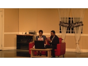 Alzheimer Hasta Konuk Evi İçin Sahnelenen "Komik Para" Oyunu İzleyicileri Kahkahaya Boğdu