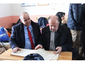 Van Yüzüncü Yıl Üniversitesi Öğrencilerinden Örnek Davranış