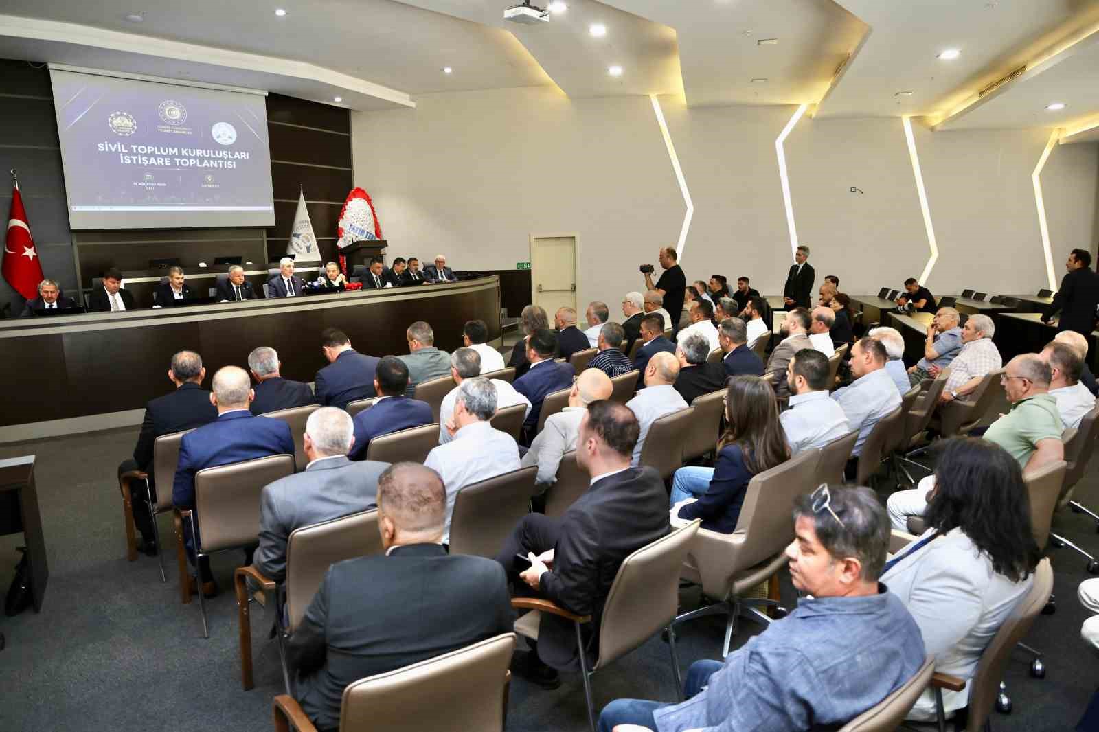 bakan-bolat-aksaray-in-2025-yili-ihracati-1-2-milyar-dolari-asti